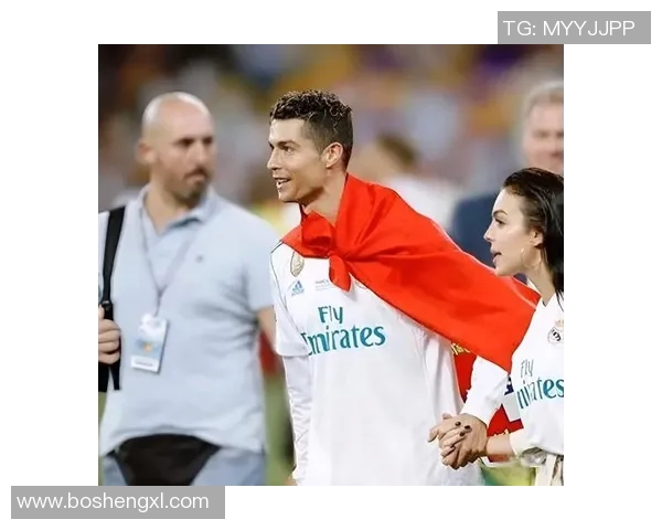 隐藏情侣头像中的足球明星魅力揭秘与情感表达