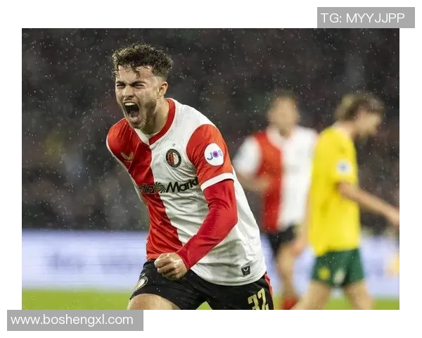 荷兰足球明星范佩西的辉煌职业生涯与对足球的热爱之路